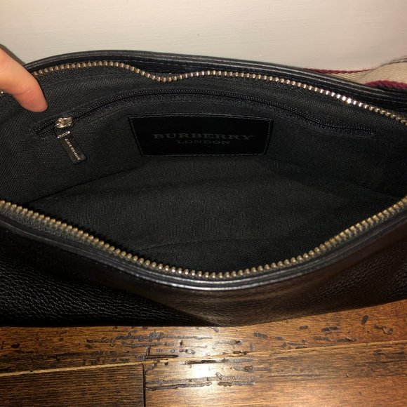 Burberry Black Pebbled Leather Shoulder Bag - Picture 3 of 7